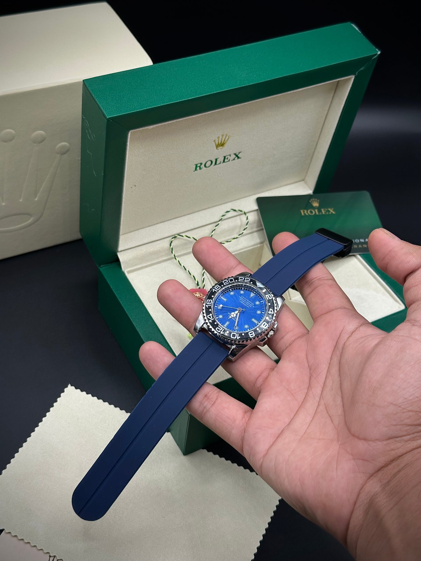 Roley submariner magnetic lock (silicone straps)